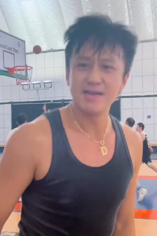 孙俪回应邓超打篮球受伤9月24日，孙俪发文调侃丈夫邓超，称“邓先生，为了打篮