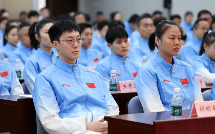 中国男篮的队长又变了，这一次从赵继伟变成了胡明轩。郭士强能任命胡明轩当队长，确实有点出人意料。倒不是