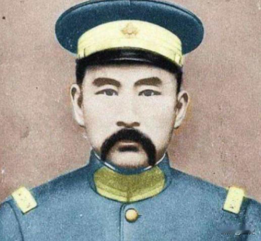 1915年的徐州，京剧名伶王克琴站在戏台上，不会想到这一晚将彻底改变她的人生。[