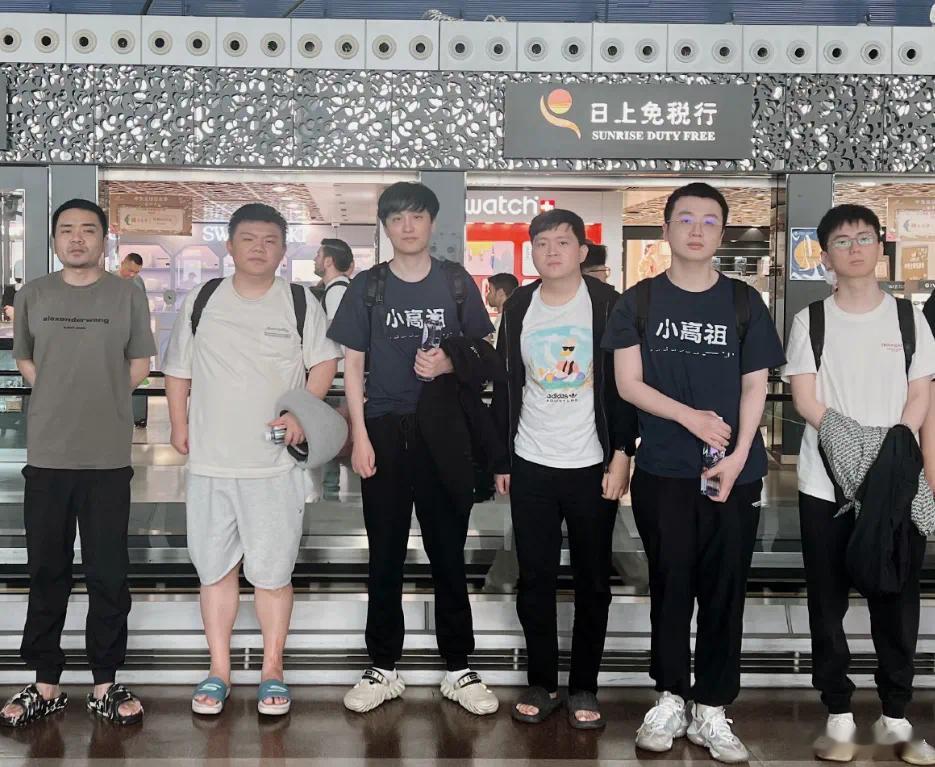 森哥在爆料V社不让换人，一个都不让换，XG是原班人马打TI，Poloson的腱鞘
