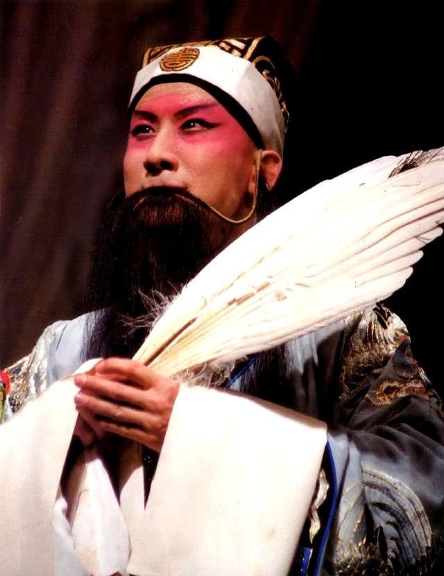 今天刷到一篇关于京剧名家言兴朋的文章，简直是人生如戏啊！这位言派老生，当年可是上
