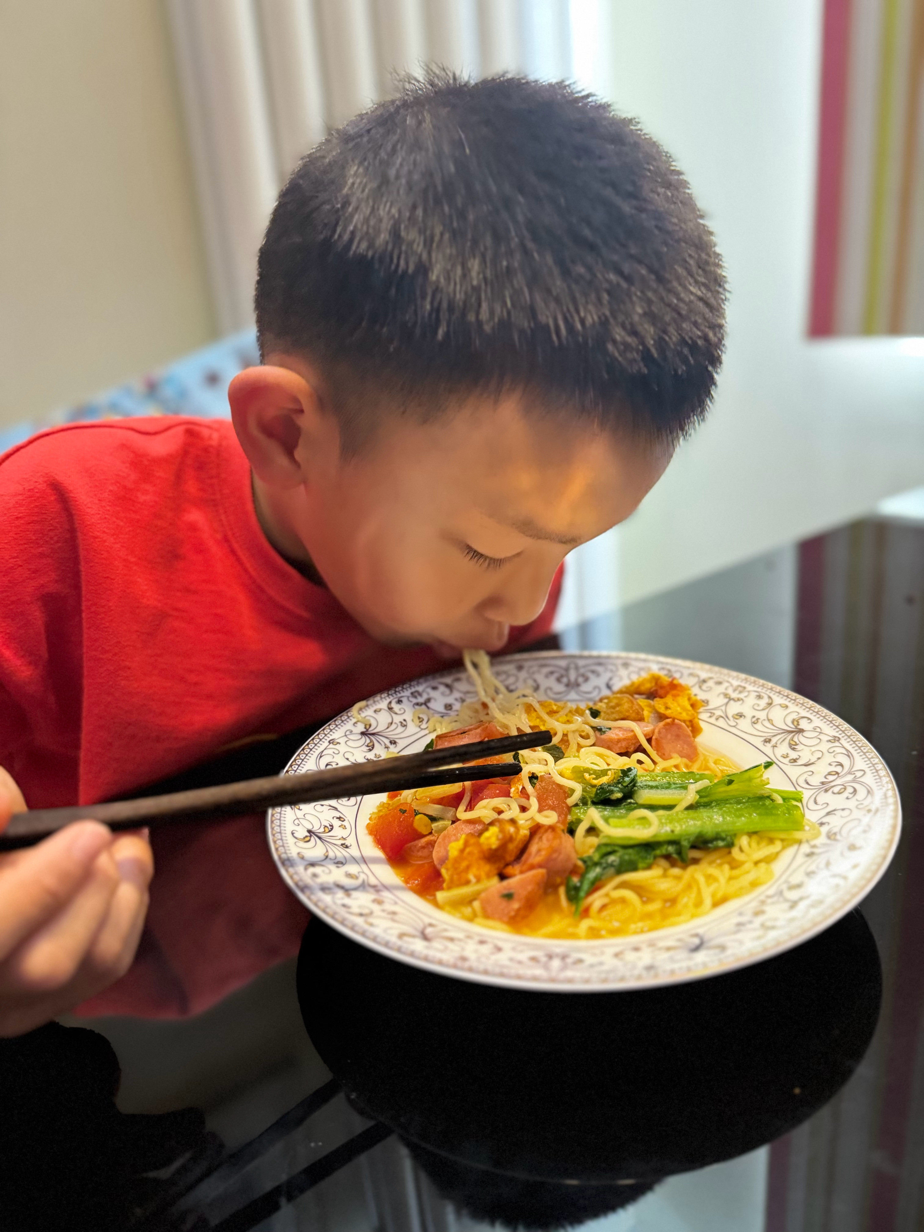 半夜说饿了想吃面只有老爹出手了​​​