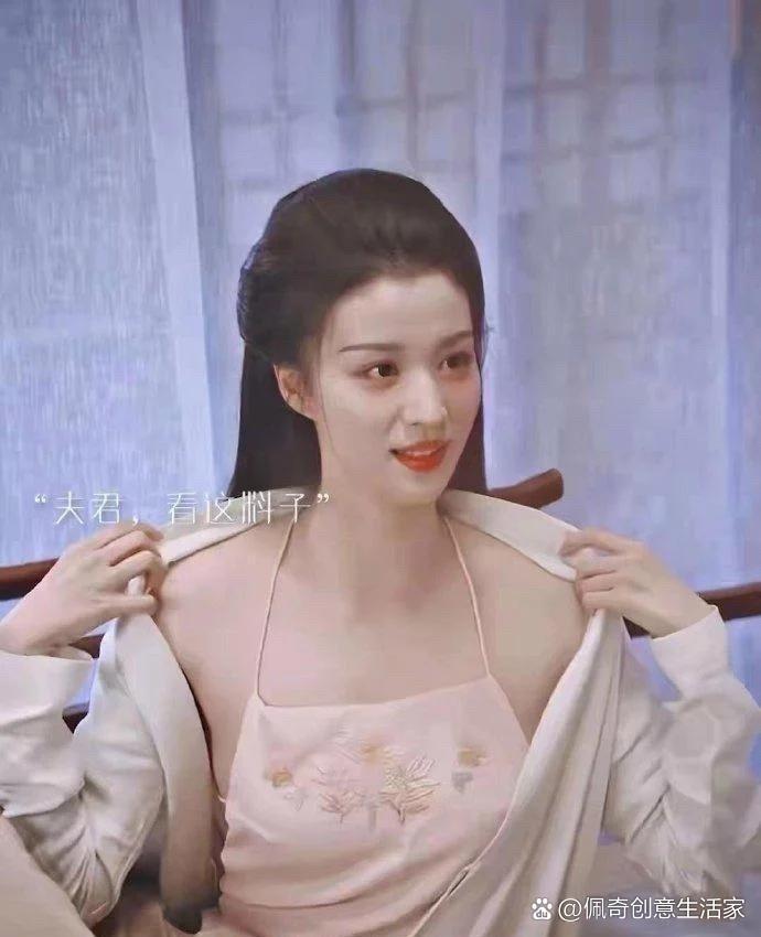 老祖宗的审美真的一绝，我对肚兜装没抵抗力