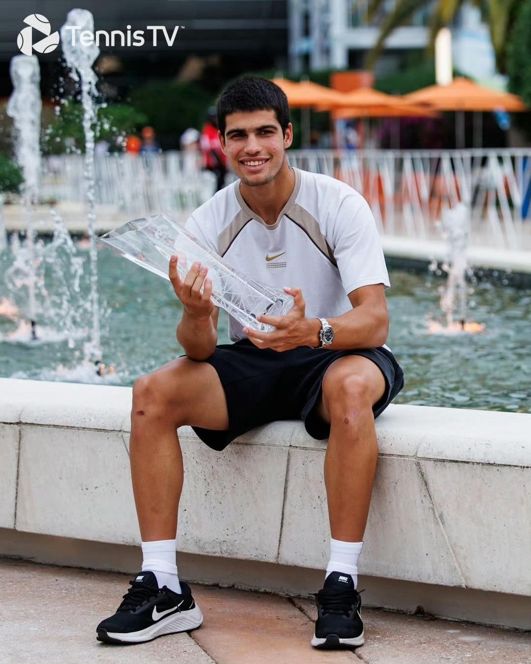 丰塞卡在阳光双赛先后与辛纳阿卡生涯首次交手，以一盘未赢告终。丰塞卡4-6/4-6