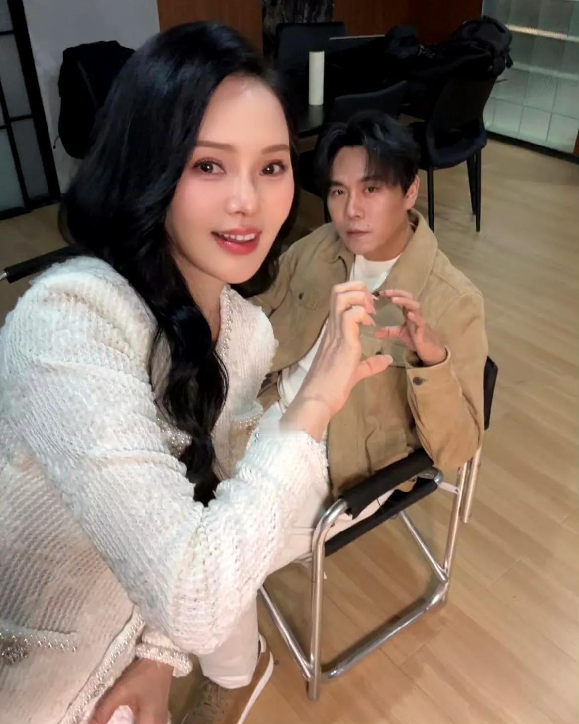 伊能静和秦昊绝对是棋逢对手，一个问答差点让秦昊净身出户。秦昊说有人比我老婆更