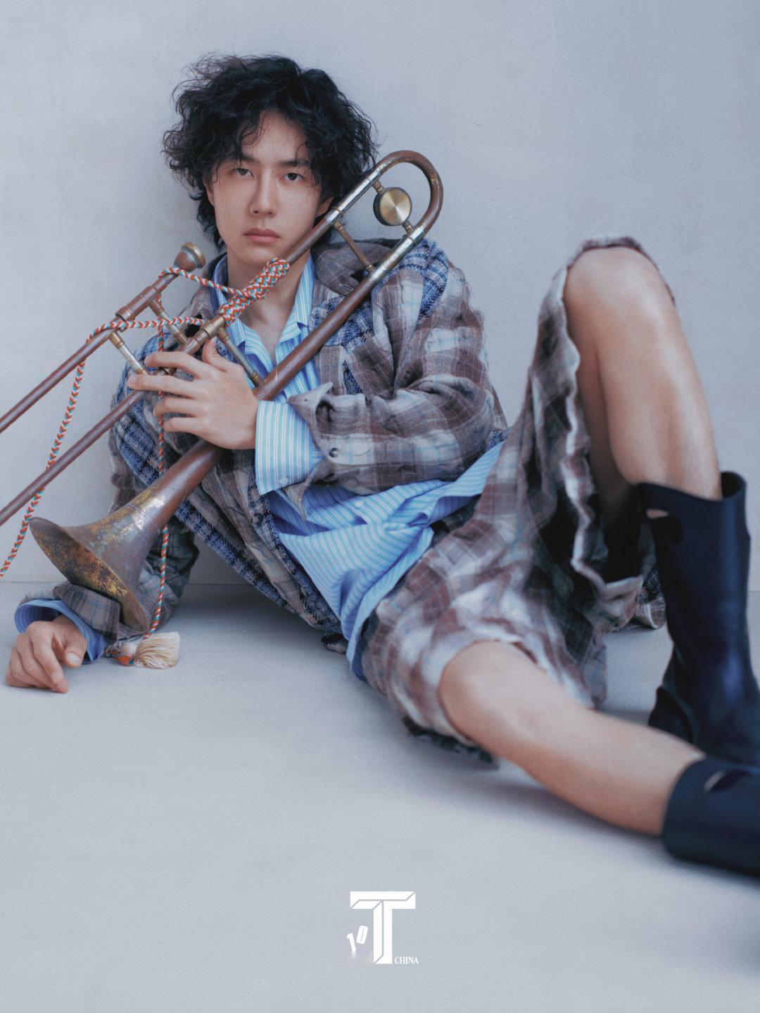 王一博TMagazine12月刊封面人物，四登！纯素颜出镜！！！慵懒温柔