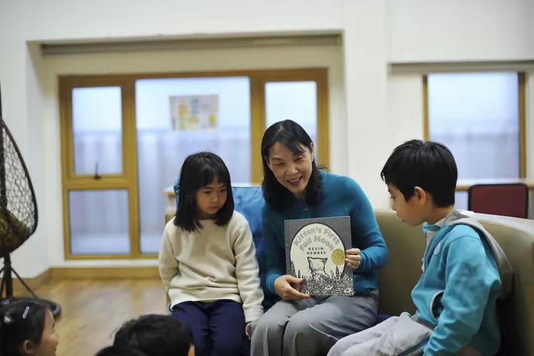 宗庆后犯了一个男人都会犯的错，宗馥莉和施幼珍，却一直在维系他良好的形象。很多