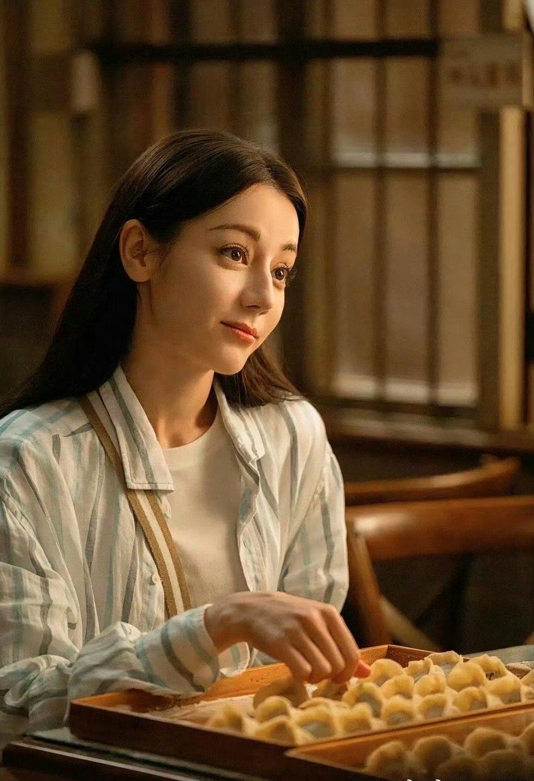 娱乐李雪琴要不人家是迪丽热巴呢雪琴这接梗速度！一句话说出了多少人的心声。热巴