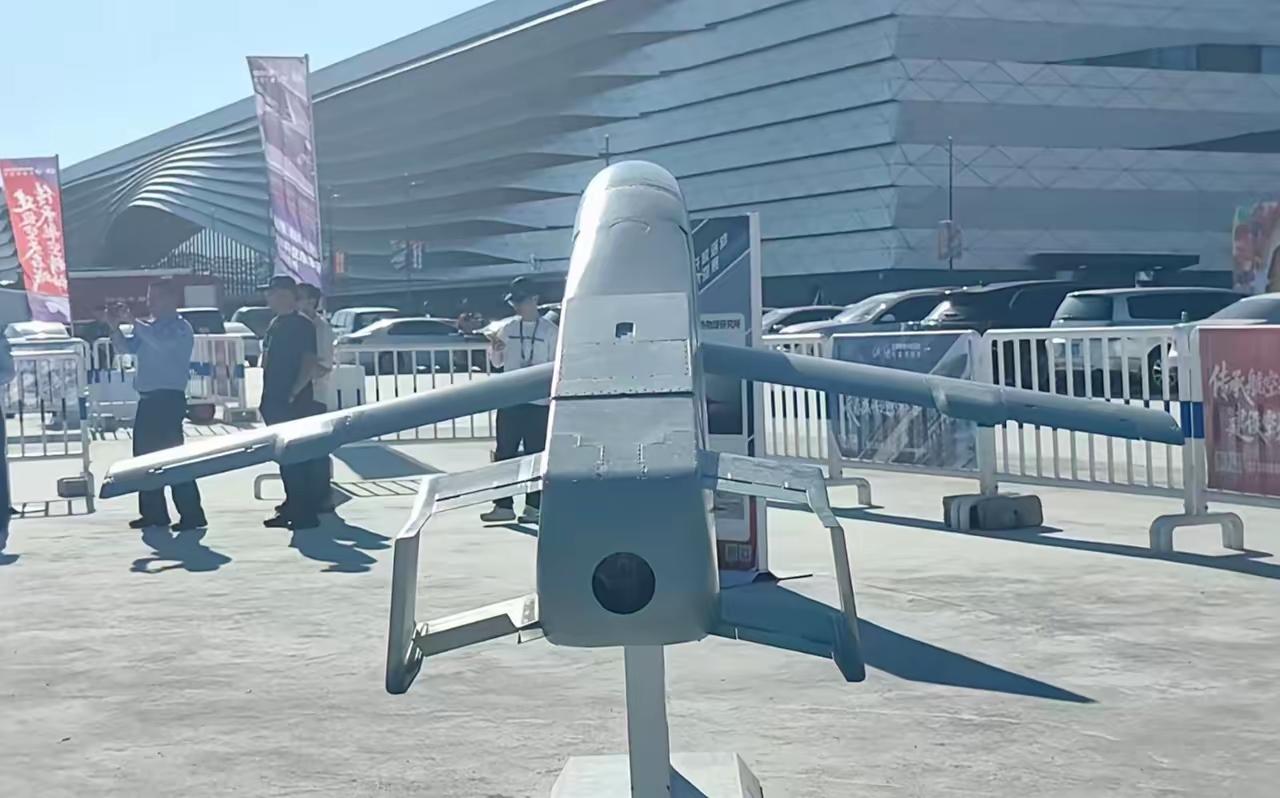 2025空军航空开放活动和长春航空展上面这架名为燕隼一型的飞行器采取这种比较方正