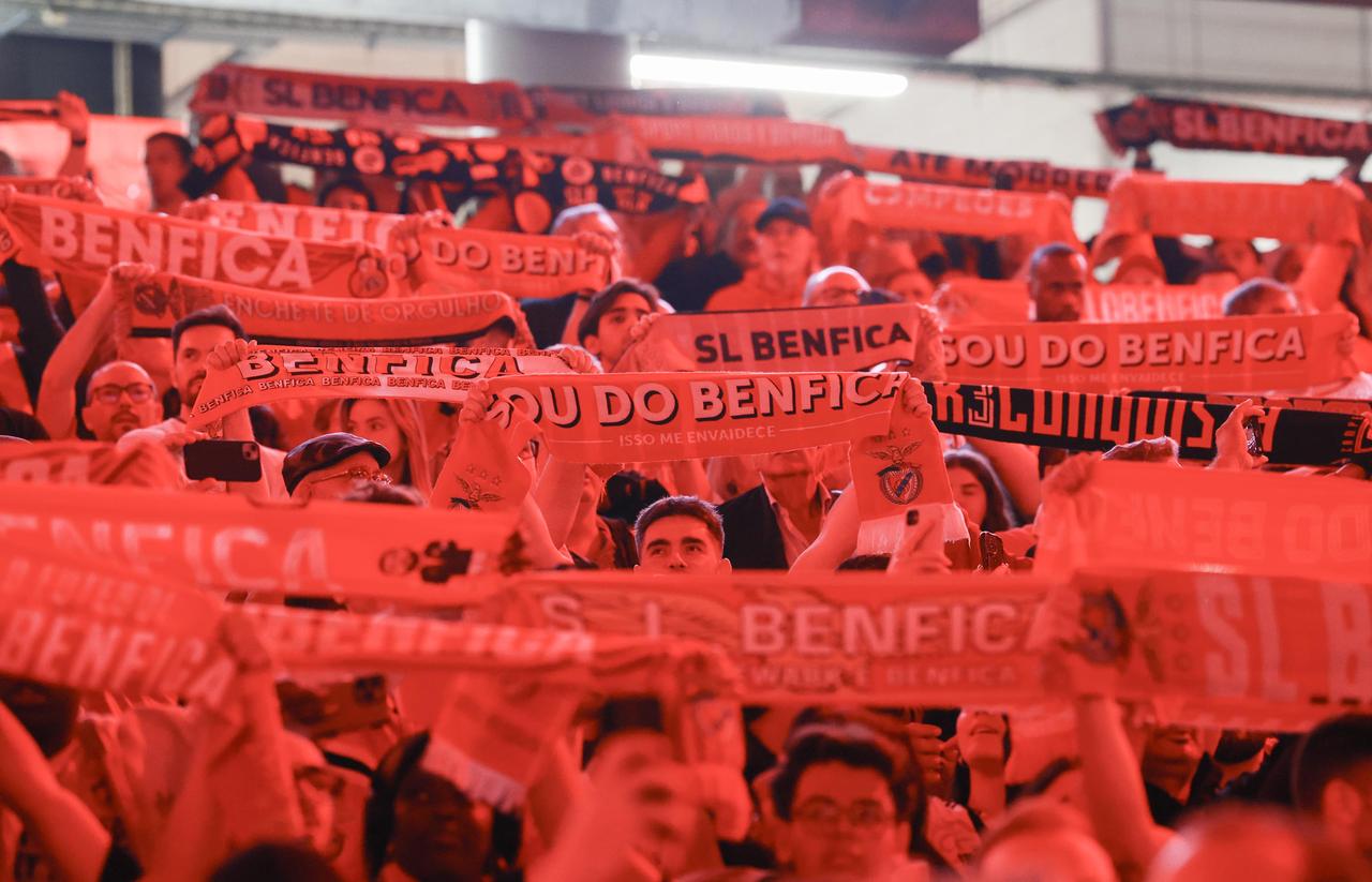 穆里尼奥对阿涅利家族的复仇之战，被欧足联当头浇了一盆冷水，本菲卡将失去球迷的支持