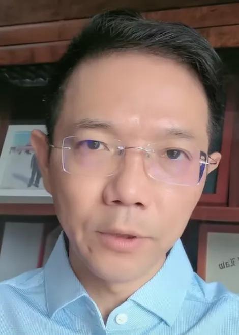 李律今天谈到“三拒绝”，感慨万千！等了三年！这三年，漫长而艰辛。许敏