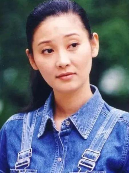 1991年，已经和王志文同居3年的徐帆，怯生生地向王志文求助：“我现在没戏可拍，