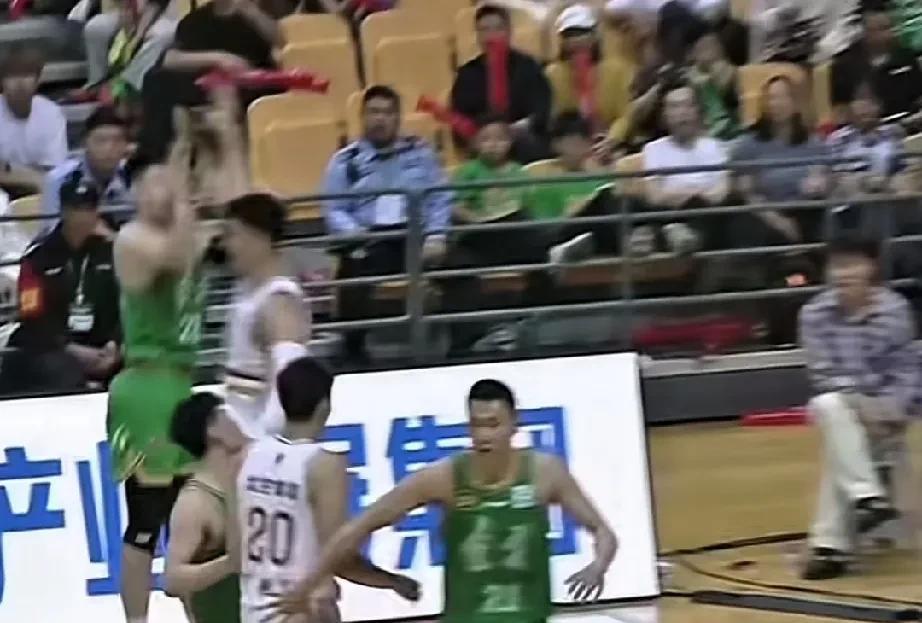 这回谁还说辽宁年轻球员不行！辽宁男篮邀请赛锦州战对阵北控的二番战，最终辽宁男篮