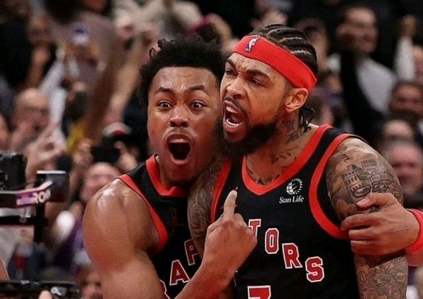 恭喜猛龙进入季后赛看了一下骑士阵容，骑士后卫线太强了，基本防不了米切尔，内线