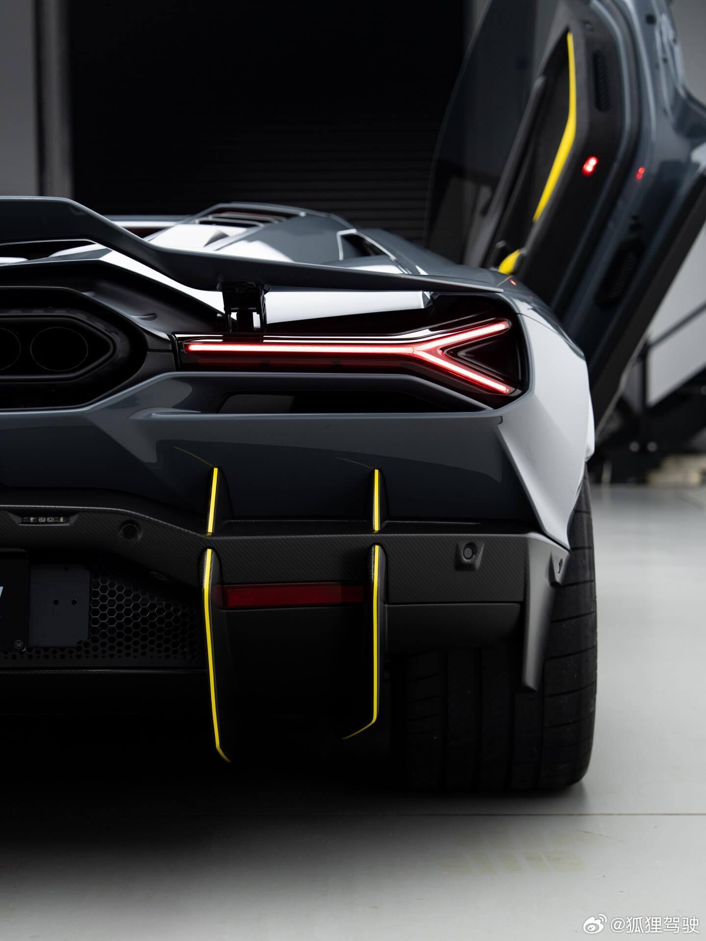 Revuelto：线条之下，锋芒无损！兰博基尼的魅力，在于那如同刀锋般的折线。