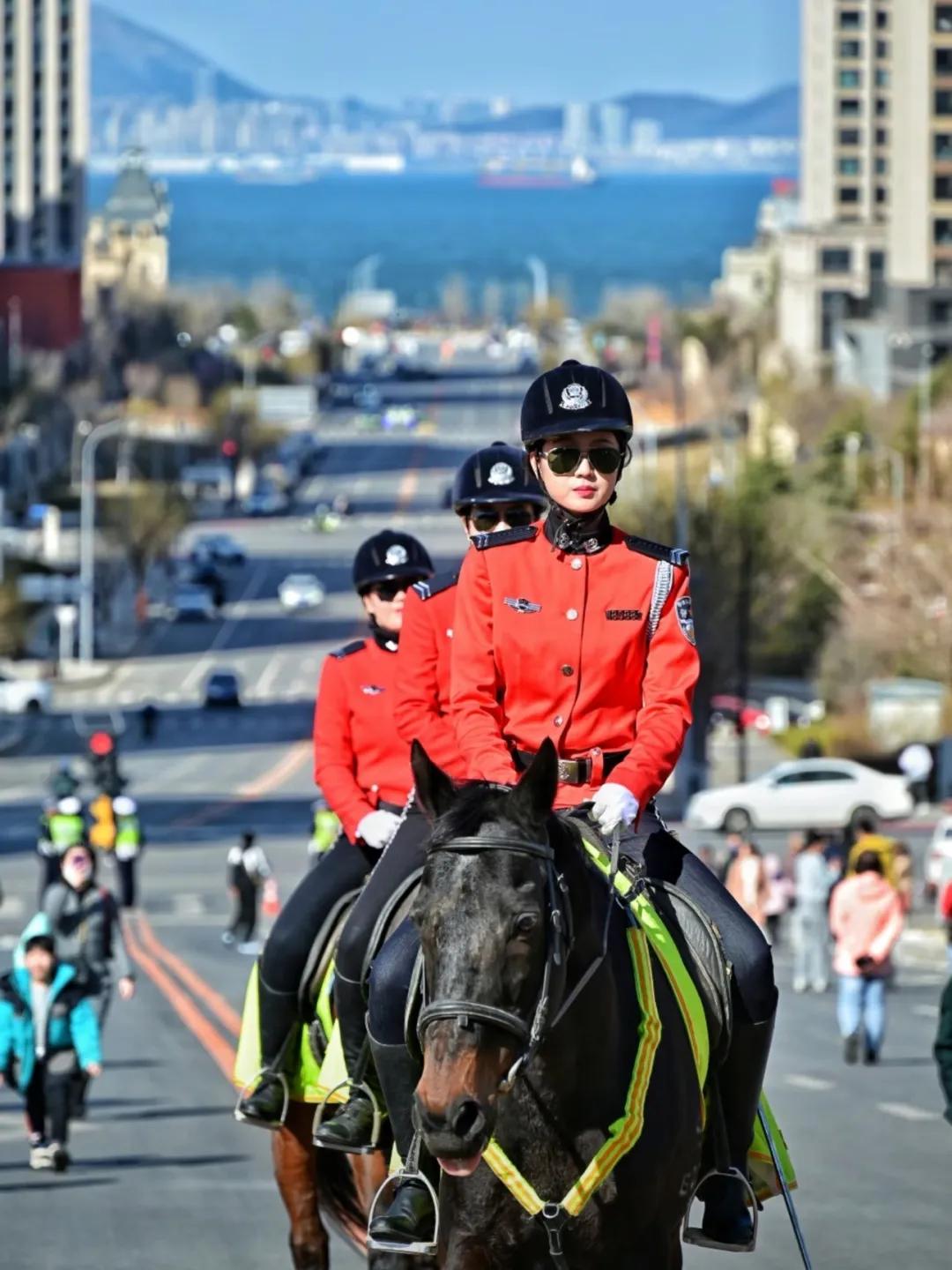 大连女骑警：从“华夏警花第一骑”到城市文旅名片1994年12月，大连市公安局