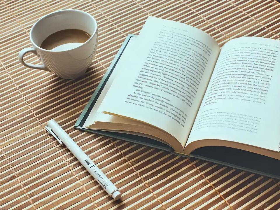 一段富有哲理的话：“穷不读书，穷根难断，富不读书，富不长久。三代不读书，一