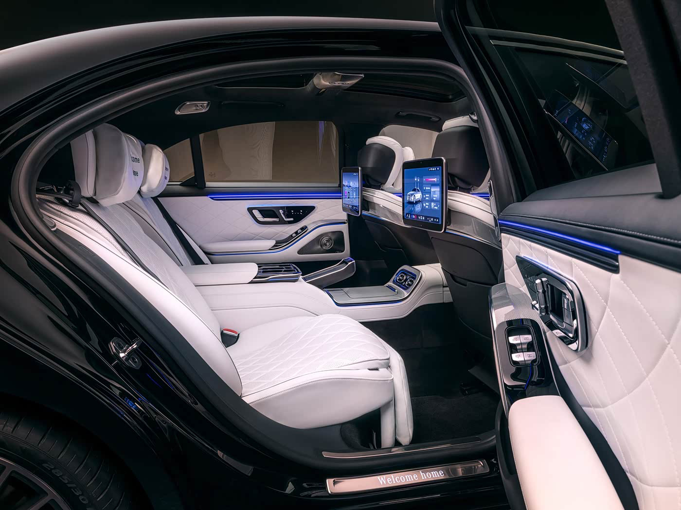 奔驰S级在汽车领域的地位，我觉得已经不好用语言描述了，那种高度稍微对汽车有关注的