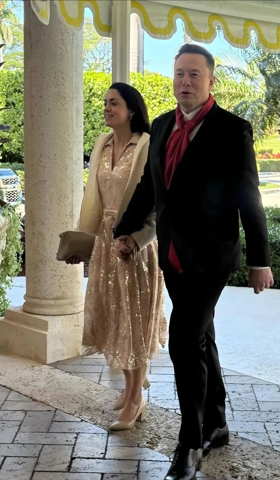 马斯克携伴侣出席白宫高官海湖庄园婚礼当地时间2月1日，特斯拉与SpaceX创