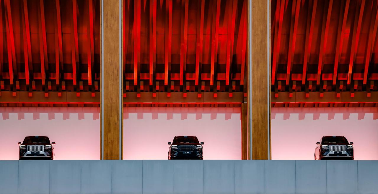 4月17日宁波官宣，超级电混高性能旗舰SUV极氪8X重磅登场，直接