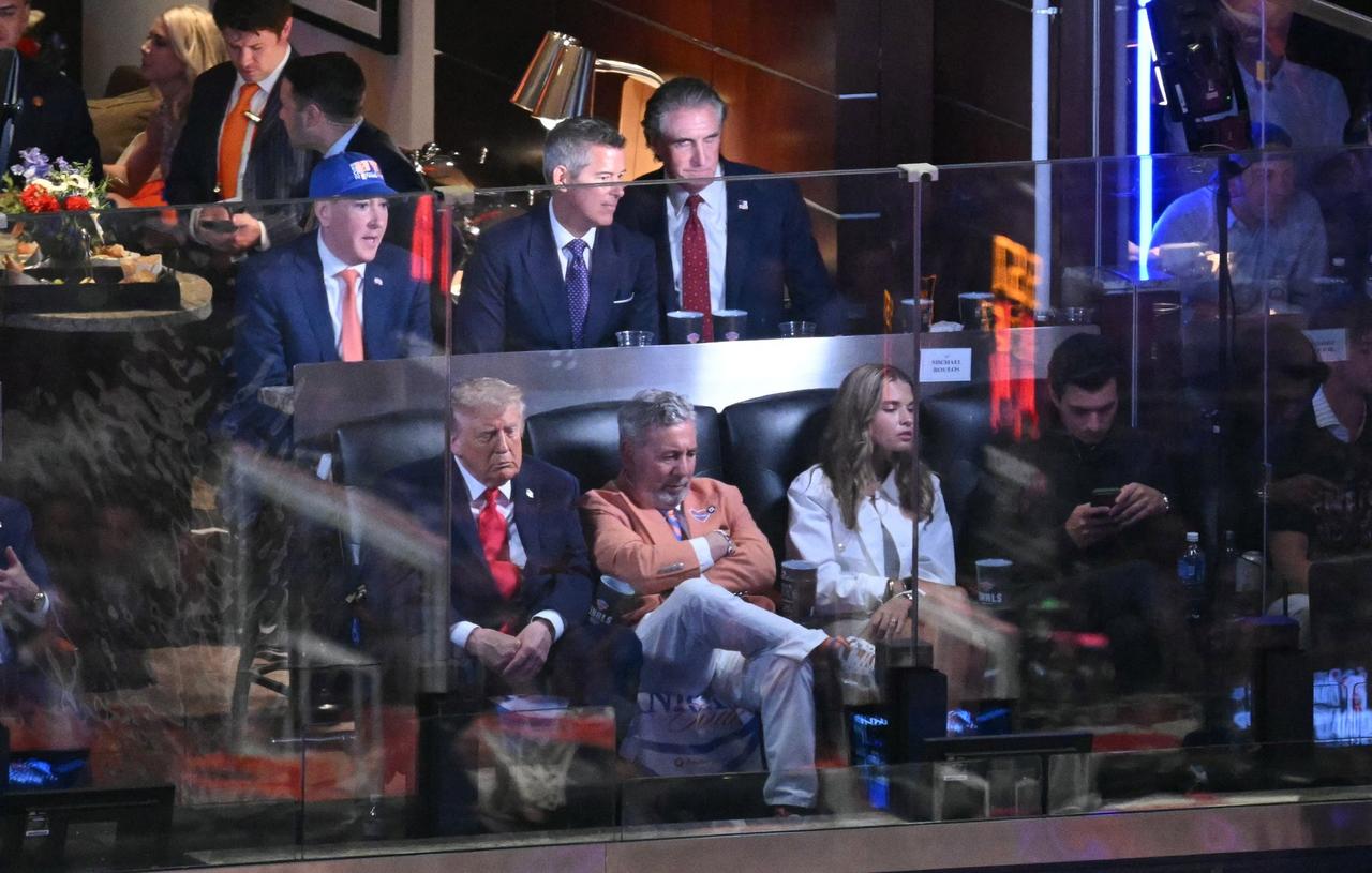 马刺总决赛艰难扳回一城！不得不说尼克斯打进总决赛是有原因的，球队的韧性太强了，总
