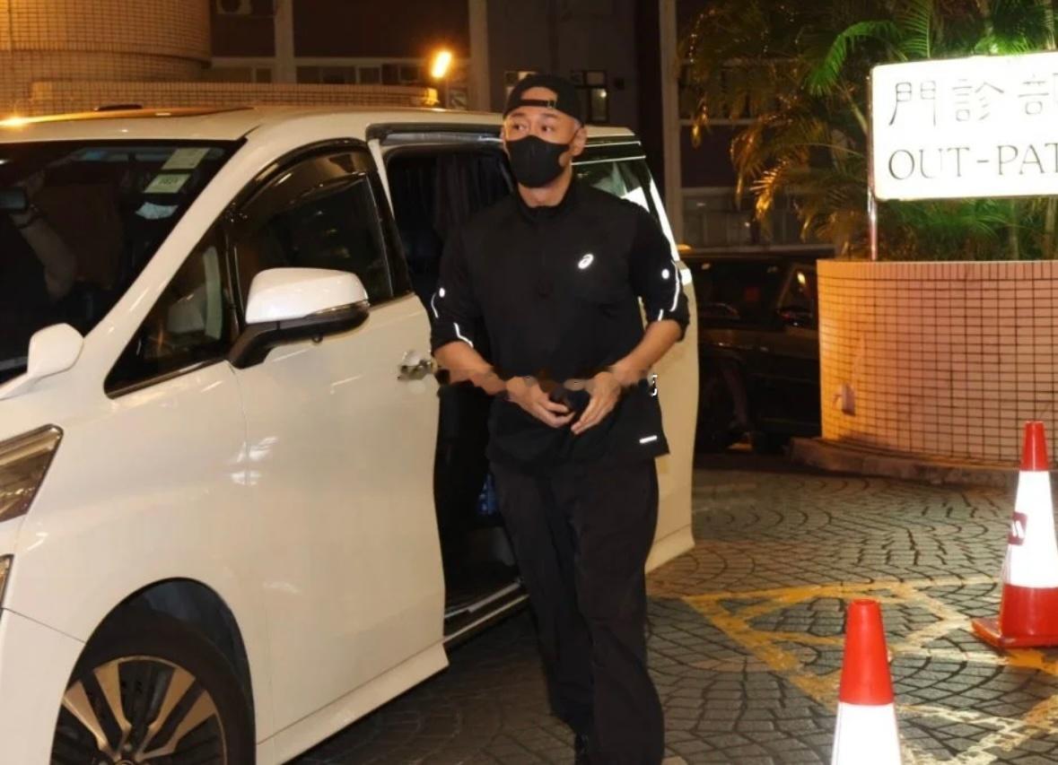 林峯、吴卓羲、佘诗曼晚上现身医院探望许绍雄​​​