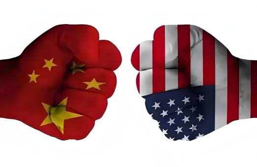 中美之间，已经是开弓，没有回头箭了。中美之间，美国拿铁链勒住了咱们经济的脖子