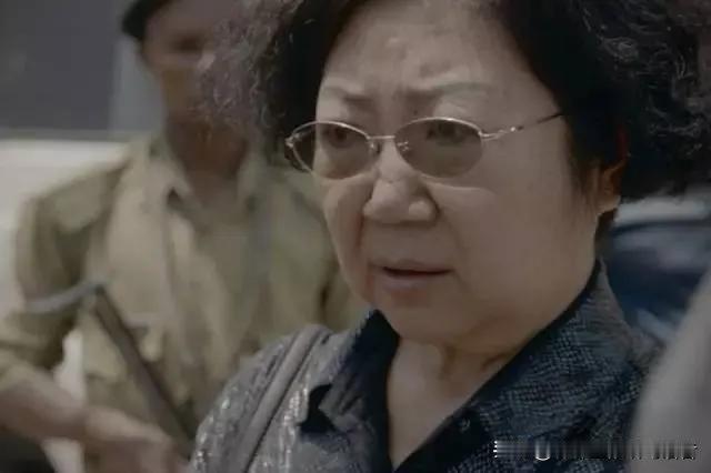 1970年，杨凤兰受国内派遣桑尼亚援建工作，可她遭到当地法院判处十五年牢狱，我方