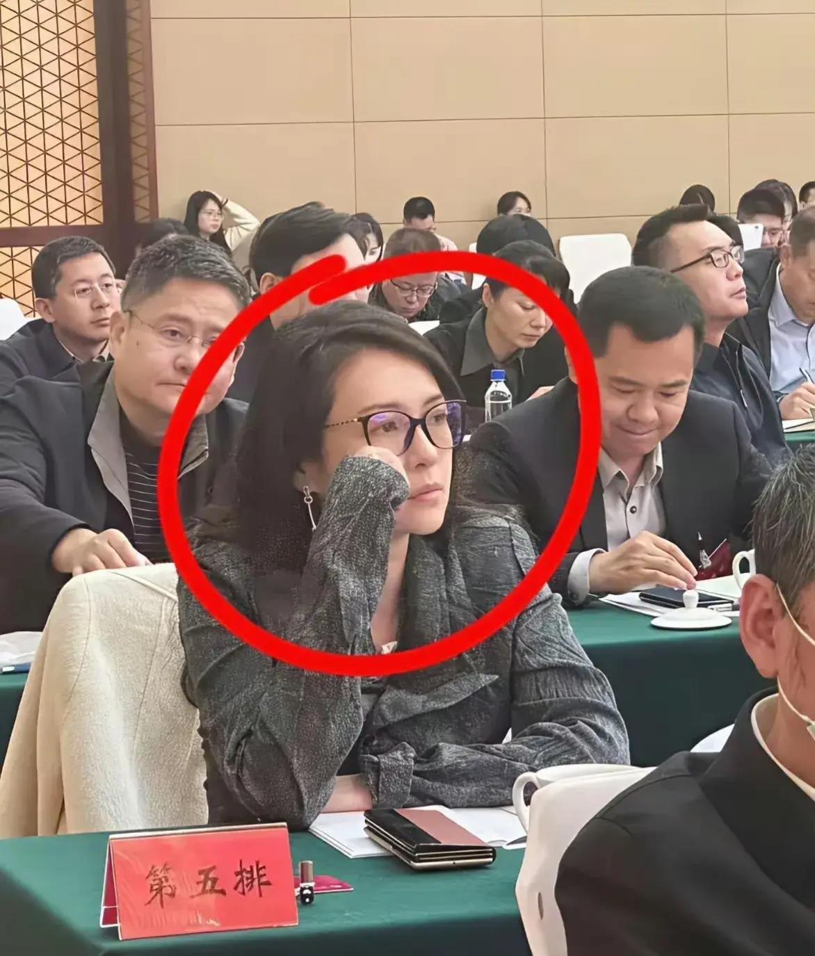 这个美女，我好像在哪儿见过！