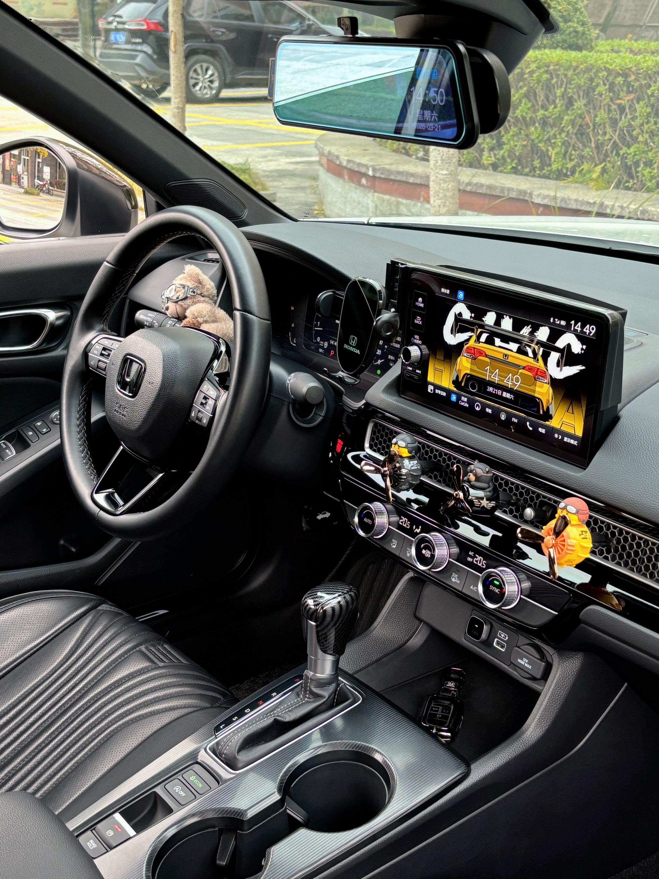 十多万我建议你买本田思域，不仅动力强、配置高，而且还很省油，车内空间大...