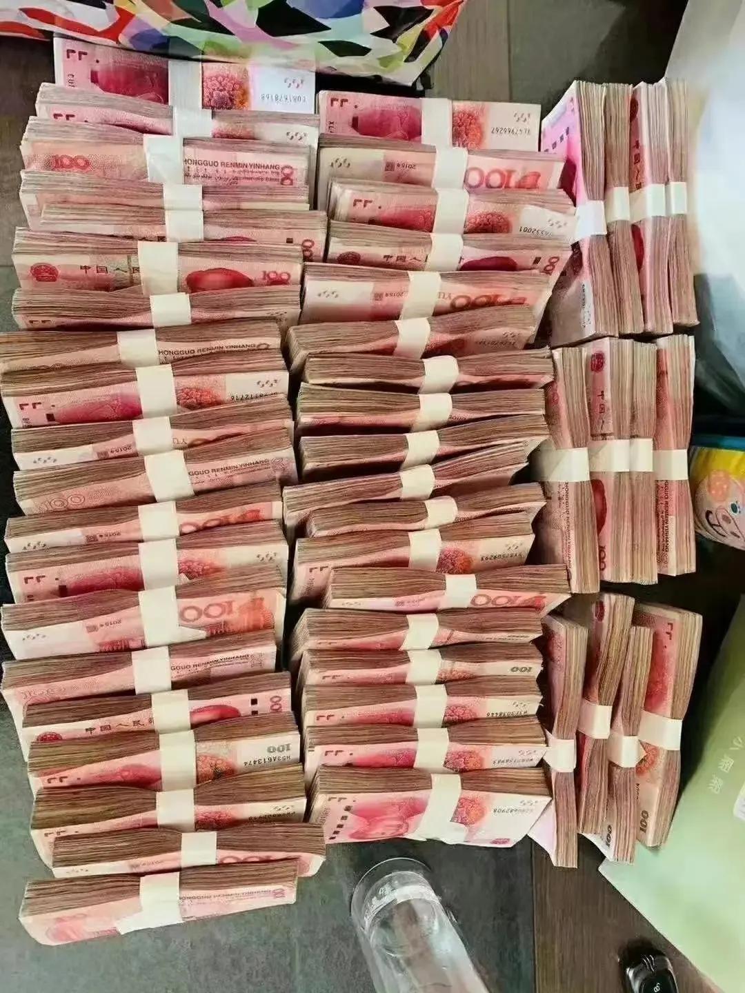 作为有钱人，你说你全家移民美国，你就静静地移过去呗。非得要炫。而且还拣作为