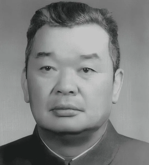 1958年3月，毛泽东把阎红彦叫到身边，向他公开道歉，说：“阎红彦同志，很对不起