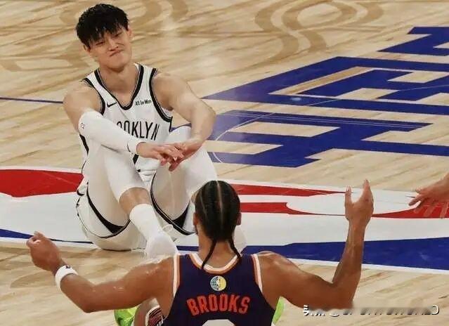 曾凡博获得篮网的双向合同基本没什么希望了，其实第一场没打就已经说明情况了，只是大
