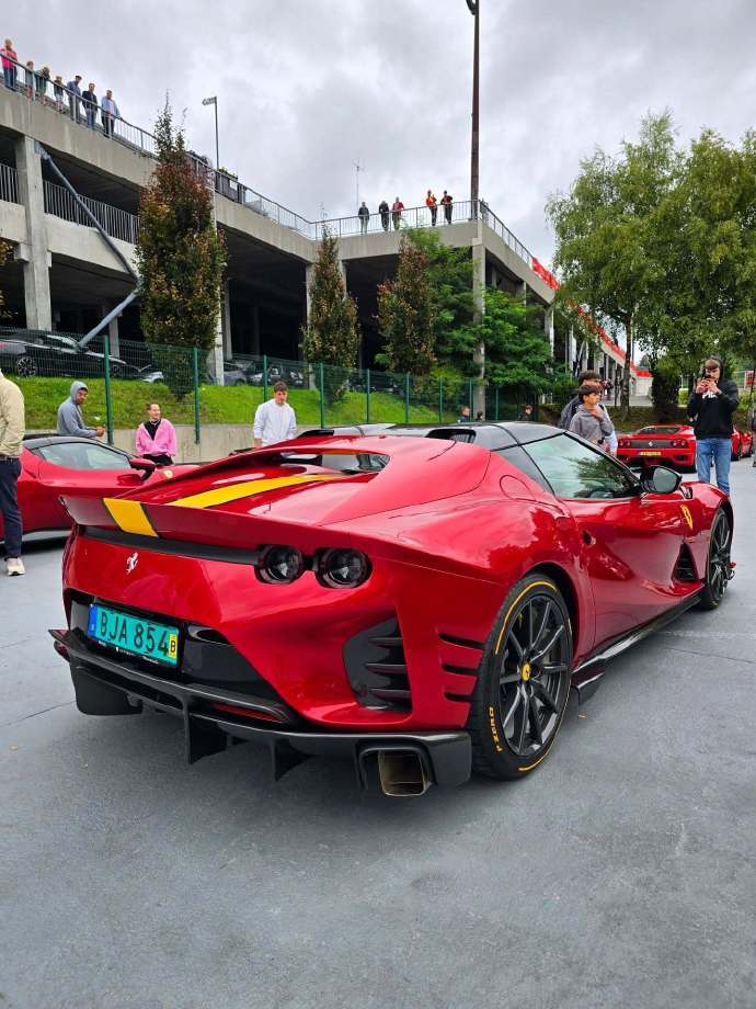 法拉利812CompetizioneAperta，这颜色绝了！​​​