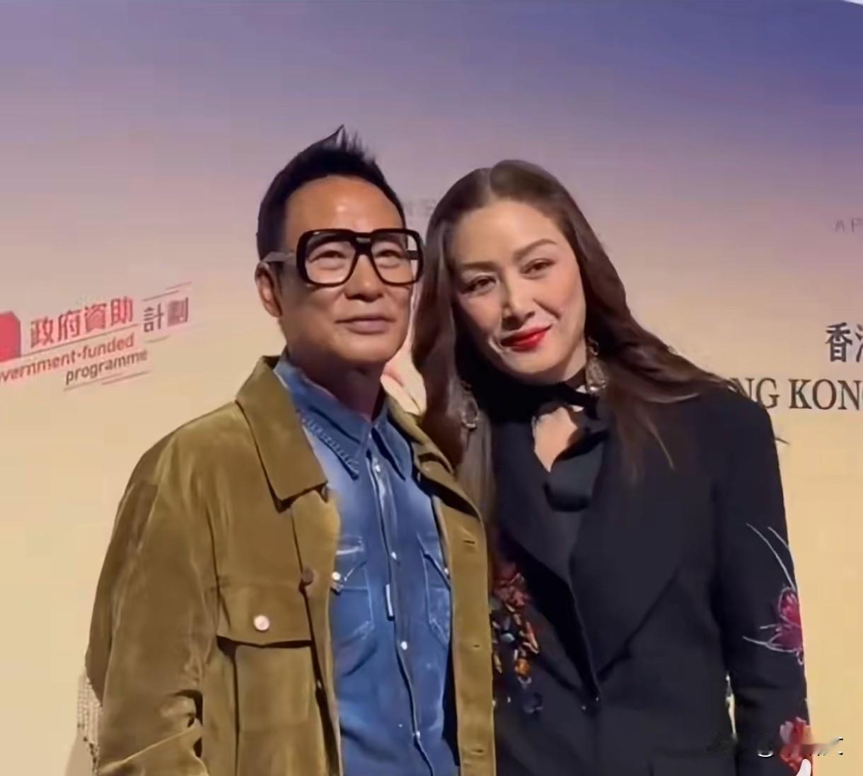 70岁任达华舞台摔飞眼镜，5秒翻滚起身，46年功底藏不住真硬核香港时装活动