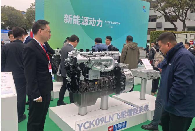 原以为纯电车取代燃油车只是时间问题，没想到半路杀出个程咬金！1月24日，广西玉柴