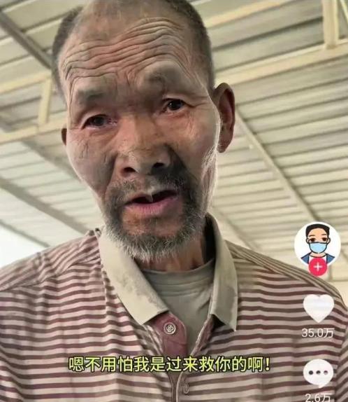 河北保定这事儿真瘆人，一个腿脚不便的老汉被水泥店老板白用二十年搬水泥，一天二十多