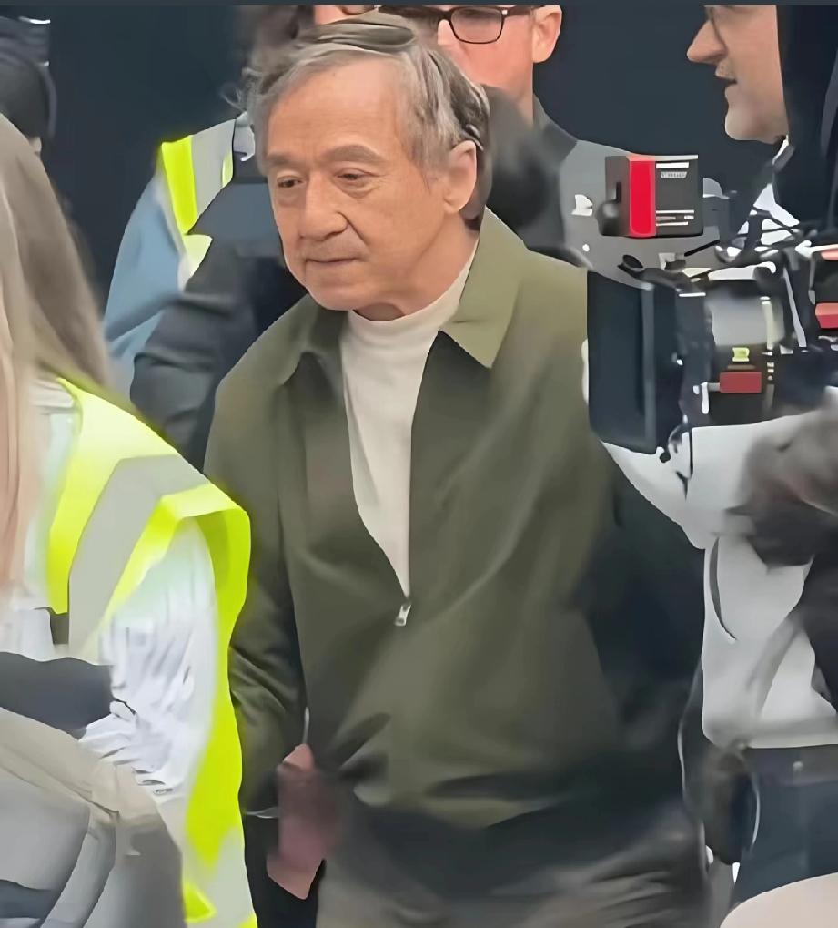 成龙大哥这辈子什么都扛过来了，就这一件事，扛得不是太好看成龙这辈子闯过无数生