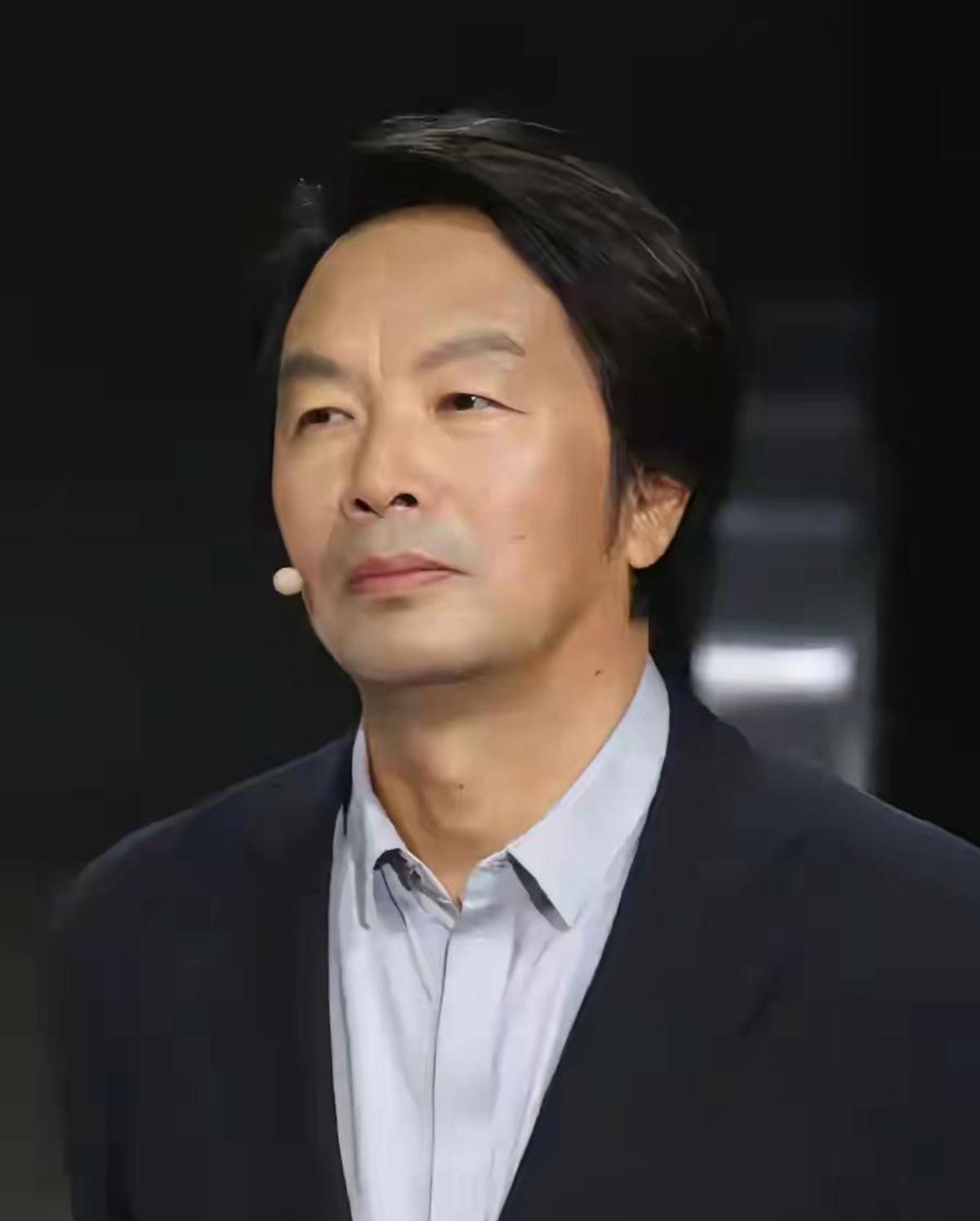 刘震云说：“蜘蛛能坐享其成，靠的是关系网。瀑布能口若悬河，靠的是居高临下。锯子能
