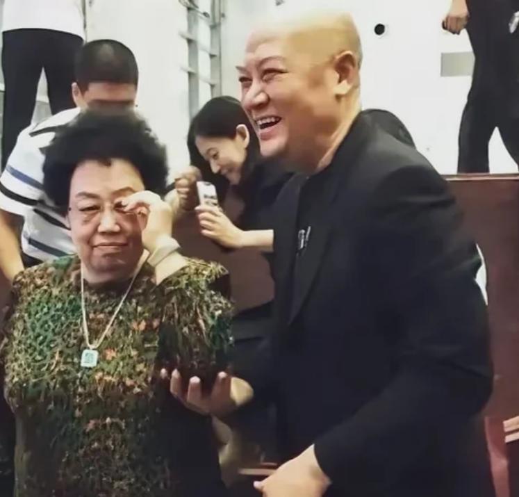 著名女企业家陈丽华女士85岁高龄离世了。听到这个消息我还是真的蛮震惊的，这么长时