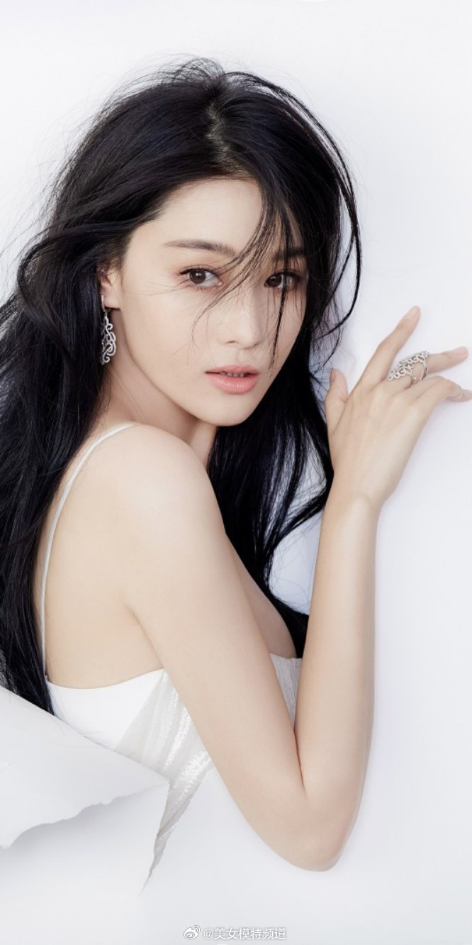 张馨予白色甜美可人