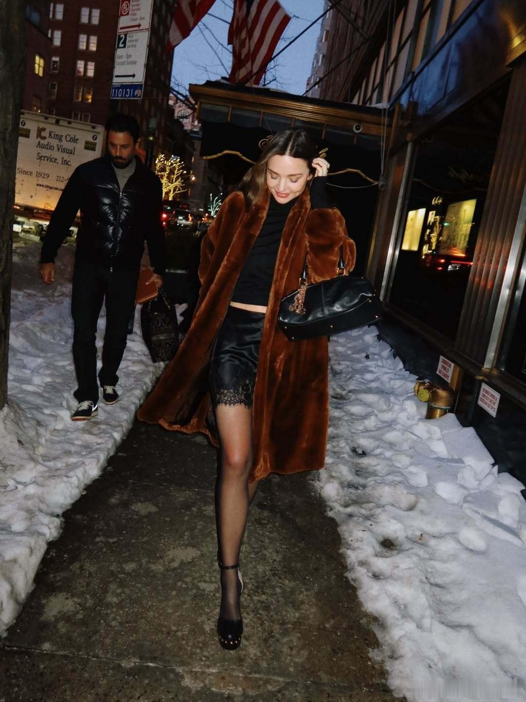 mirandakerr米兰达可儿分享更多纽约宣传之旅的私照，寒天里暖和舒适之余