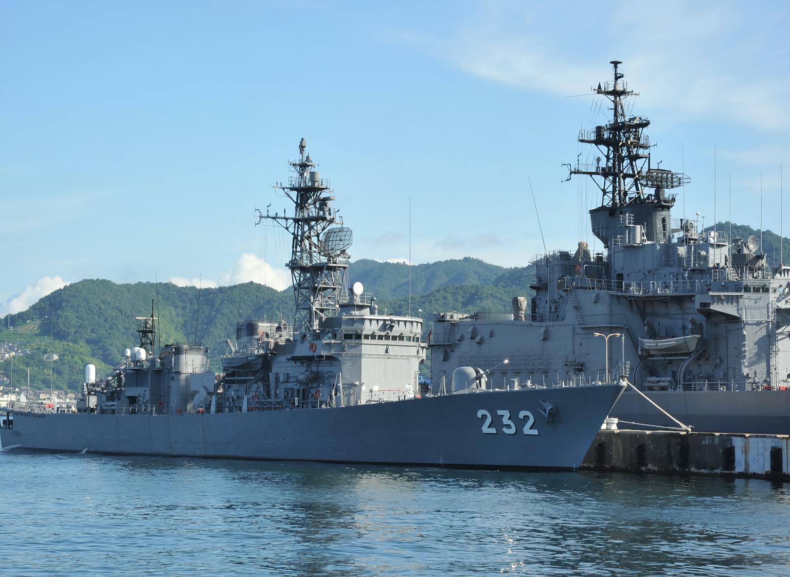 日本“阿武隈”级护卫舰“阿武隈”级护卫舰是日本于20世纪80年代末开始建造的多用