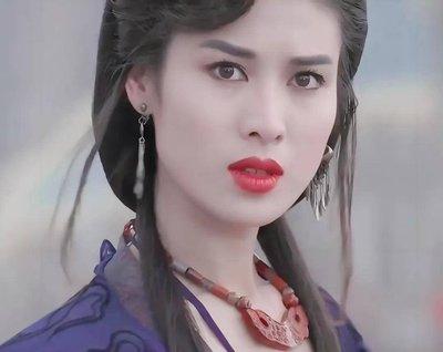 水浒传里，施耐庵给张清配了琼英，两人确实是郎才女貌，一对璧人。那扈三娘跟谁配