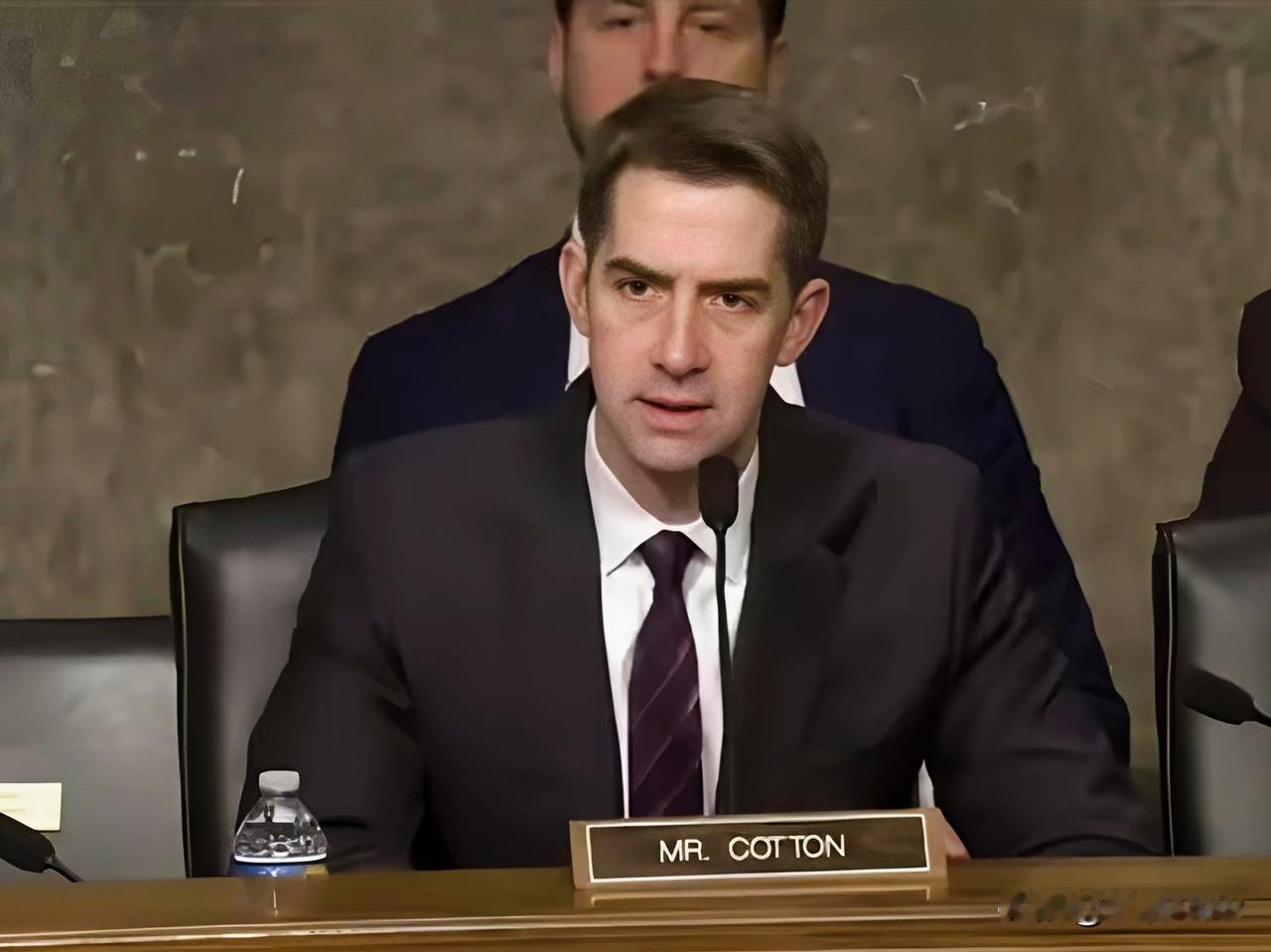 美国共和党籍参议员汤姆·科顿今天（2月6日）发文说：“如果来自共产主义中国的学生