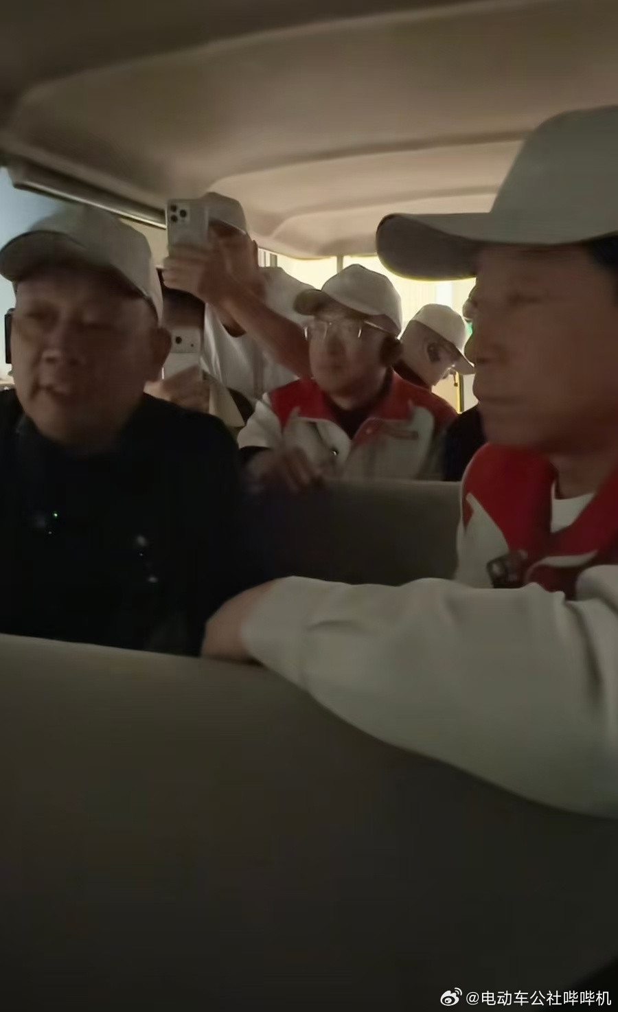 于东来说以前自己是看不上国产车的，但是看了坦克之后一次性买了30多台，后来陆陆续