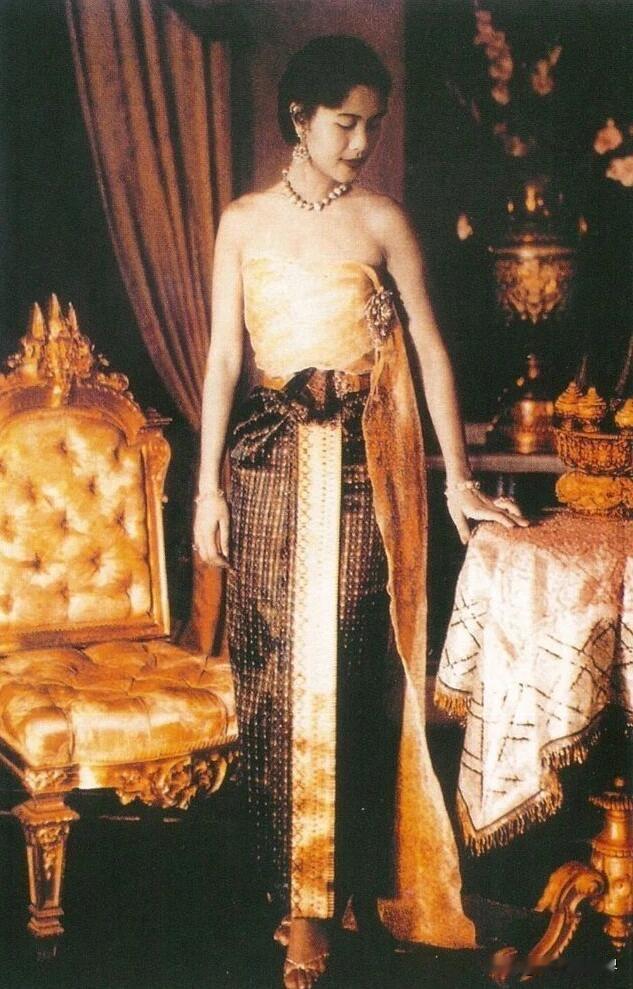 🇹🇭泰国诗丽吉王太后，是全球在位时间最久的王后（QueenConsort）