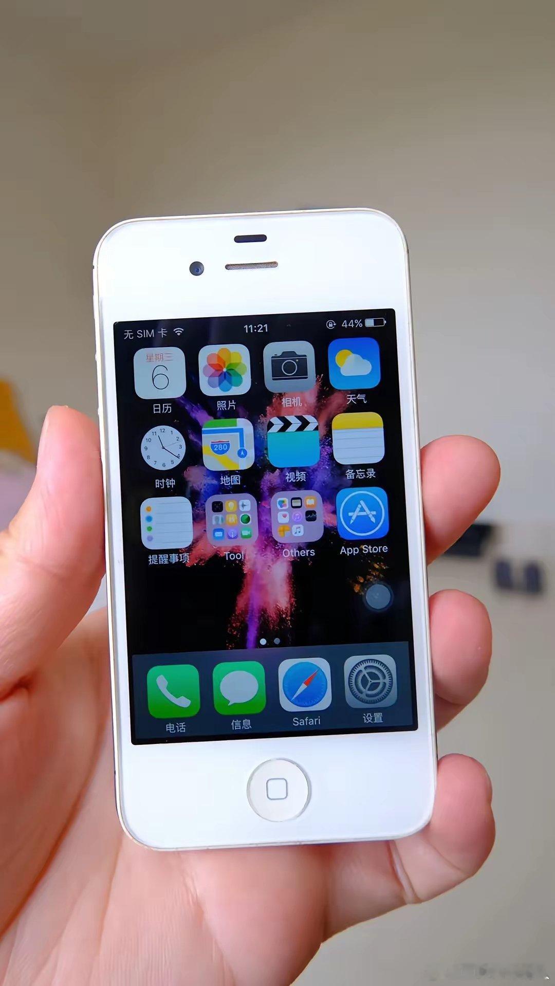 把iPhone4S改成全面屏版本，你会有心动的感觉吗？在大屏手机当道的时代，小