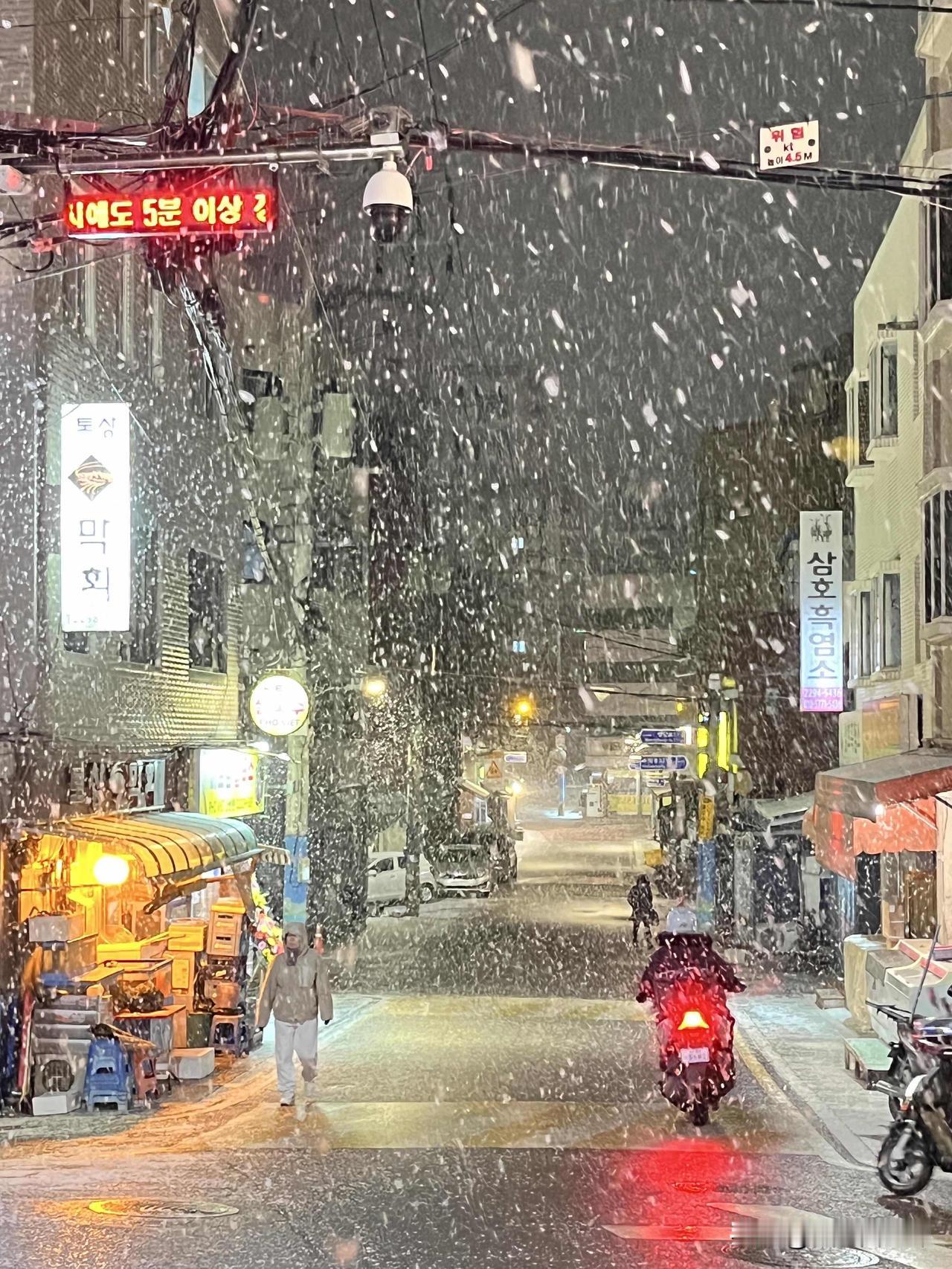 中韩的苦难教育我在🇰🇷大学做助教，那个学院的学生家庭条件整体优渥，其中一位