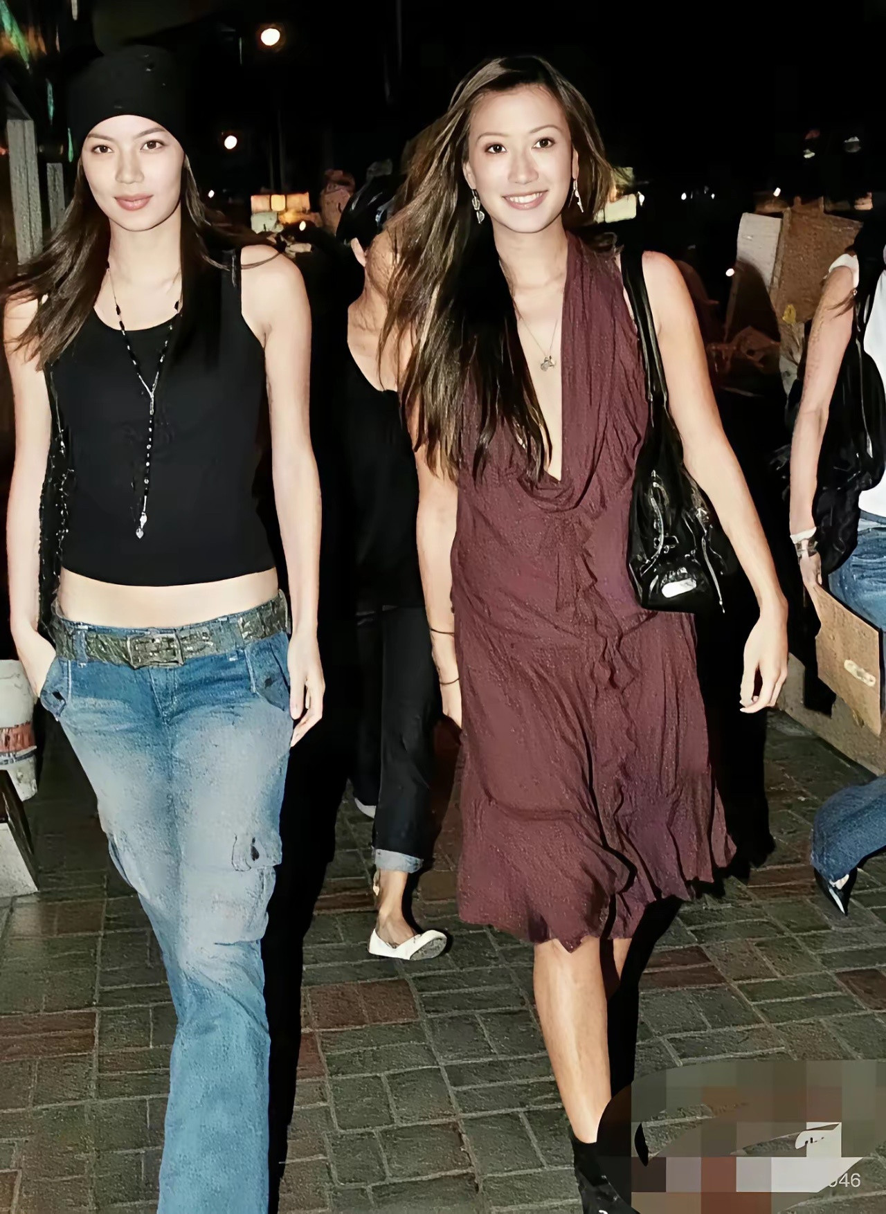 年轻时候的乐基儿身材高大，也不胖，颜值还很不错，街上看到也是很惊艳的！